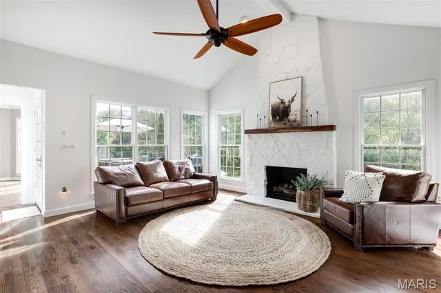 $1,250,000 | 1084 Greystone Manor Parkway, Chesterfield, MO 63005