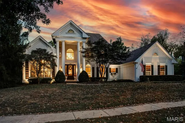 $1,250,000 | 1084 Greystone Manor Parkway, Chesterfield, MO 63005