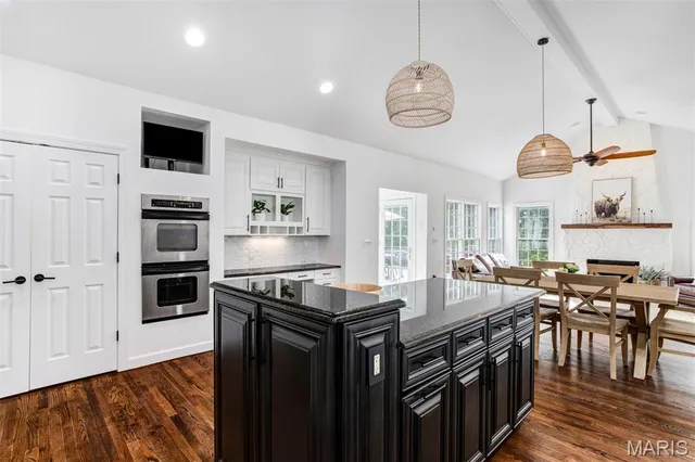 $1,250,000 | 1084 Greystone Manor Parkway, Chesterfield, MO 63005