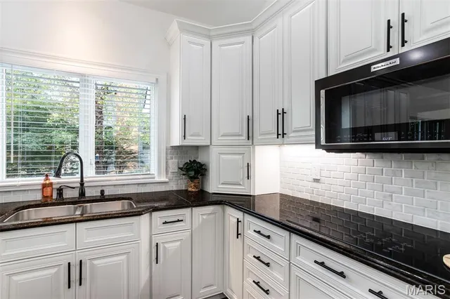 $1,250,000 | 1084 Greystone Manor Parkway, Chesterfield, MO 63005