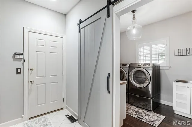 $1,250,000 | 1084 Greystone Manor Parkway, Chesterfield, MO 63005