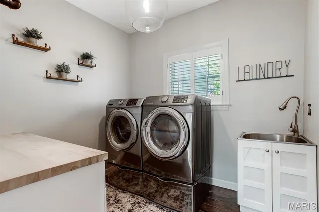 $1,250,000 | 1084 Greystone Manor Parkway, Chesterfield, MO 63005