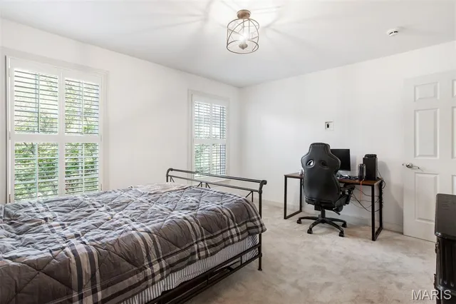 $1,250,000 | 1084 Greystone Manor Parkway, Chesterfield, MO 63005