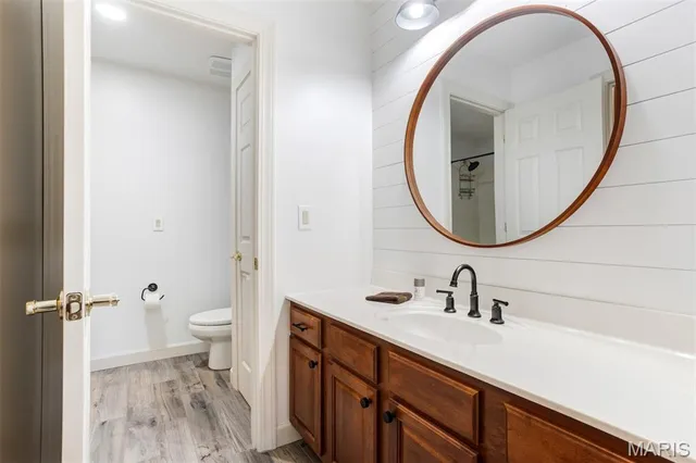 $1,250,000 | 1084 Greystone Manor Parkway, Chesterfield, MO 63005