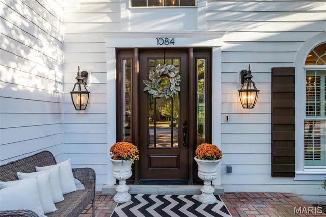 $1,250,000 | 1084 Greystone Manor Parkway, Chesterfield, MO 63005