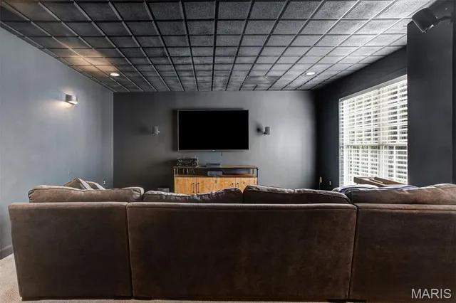 $1,250,000 | 1084 Greystone Manor Parkway, Chesterfield, MO 63005