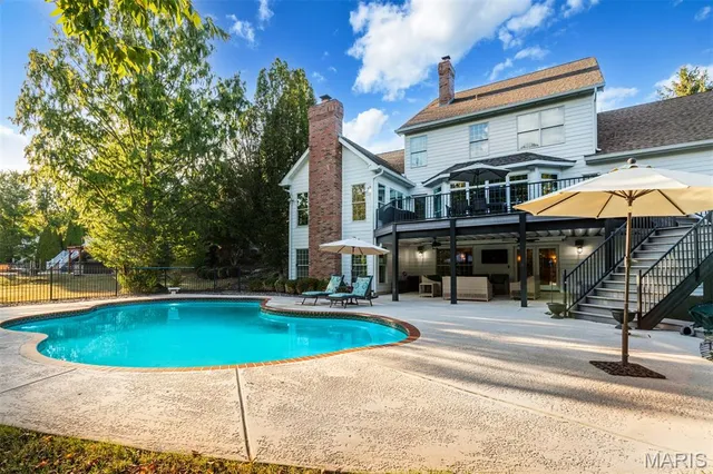 $1,250,000 | 1084 Greystone Manor Parkway, Chesterfield, MO 63005