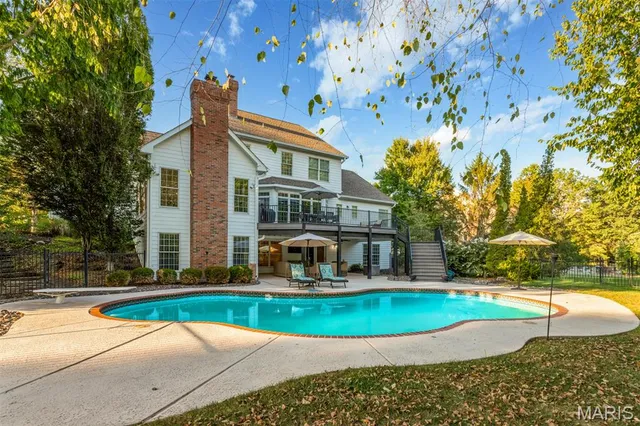 $1,250,000 | 1084 Greystone Manor Parkway, Chesterfield, MO 63005