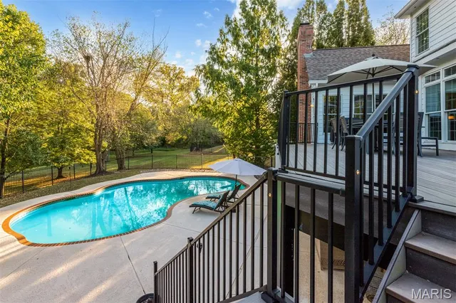 $1,250,000 | 1084 Greystone Manor Parkway, Chesterfield, MO 63005