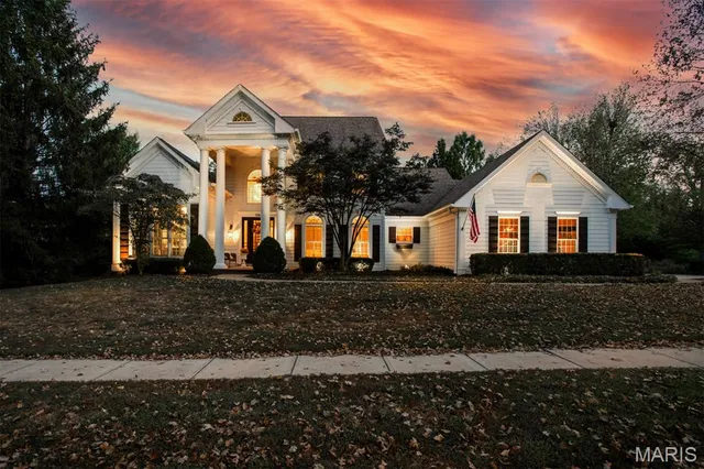 $1,250,000 | 1084 Greystone Manor Parkway, Chesterfield, MO 63005