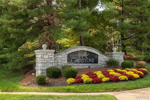 $1,250,000 | 1084 Greystone Manor Parkway, Chesterfield, MO 63005