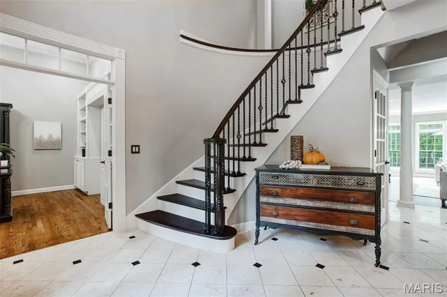 $1,250,000 | 1084 Greystone Manor Parkway, Chesterfield, MO 63005