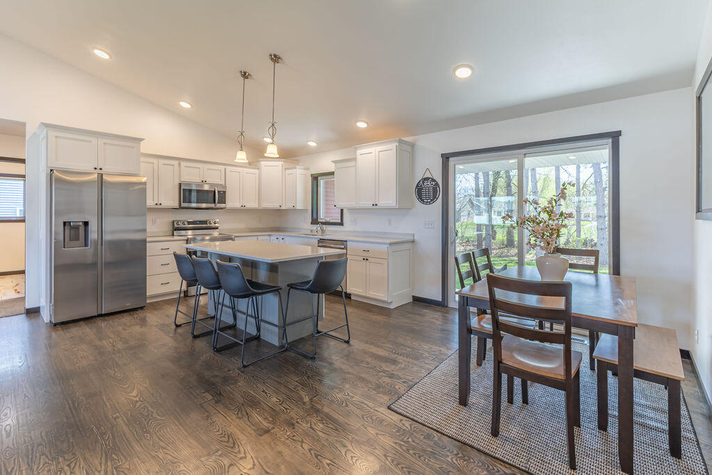 2102 Prairie Place Holmen, WI 54636 - Photo 13 of 41 68E3A8AD-5183-4C31-8A91-AC196E38978E
