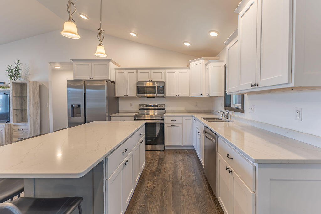 2102 Prairie Place Holmen, WI 54636 - Photo 2 of 41 1048B749-5C53-4F77-9775-74B29AF48B41