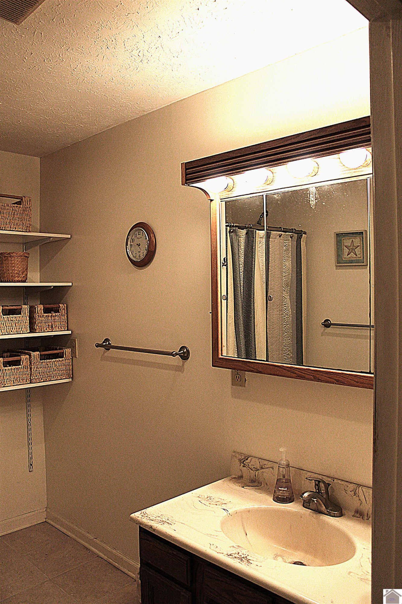 2915 Mayfield Road Paducah, KY 42003 - Photo 24 of 39 Primary Bath