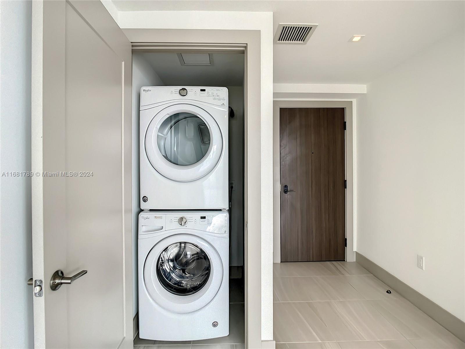 340 Southeast 3rd Street, Unit 1802 Miami, FL 33131 - Photo 28 of 36 a utility room with dryer and washer