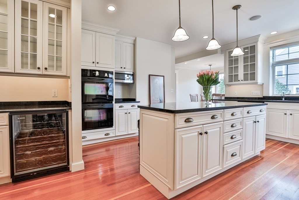 20 Meredith Circle Milton, MA 02186 - Photo 7 of 41