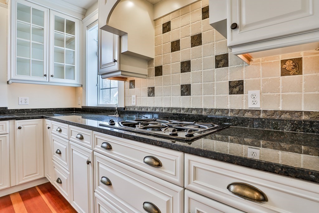 20 Meredith Circle Milton, MA 02186 - Photo 8 of 41