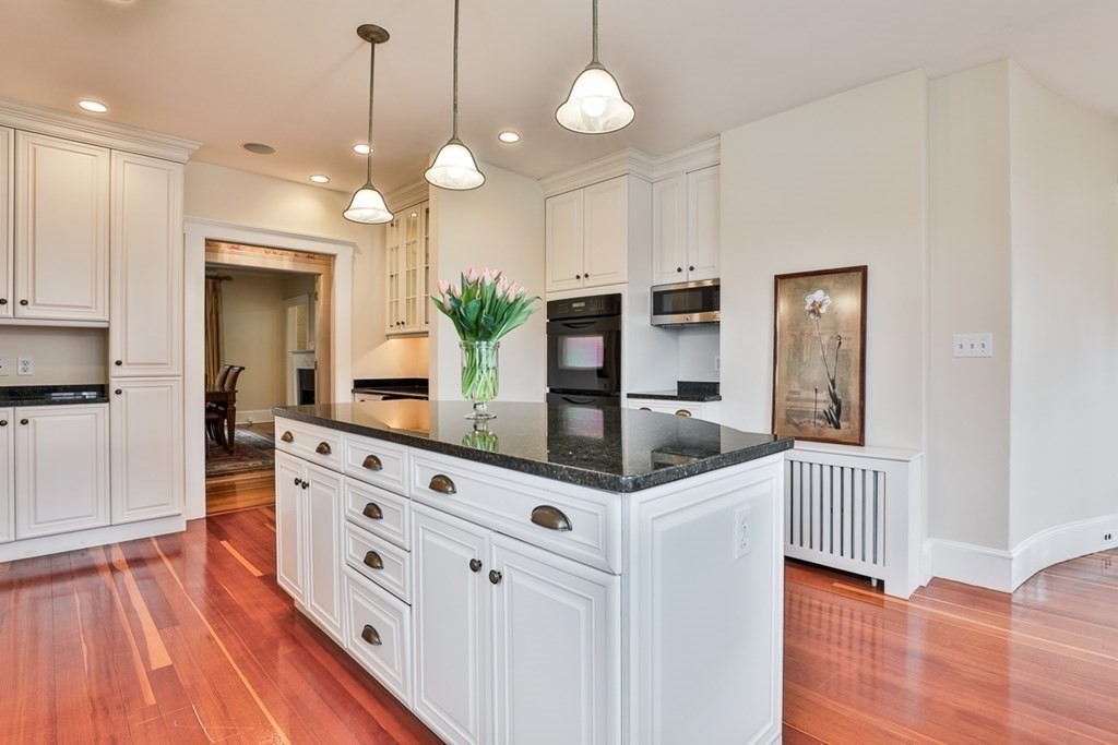 20 Meredith Circle Milton, MA 02186 - Photo 9 of 41