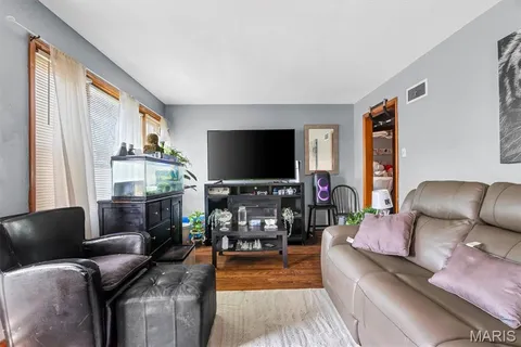 $130,000 | 9107 Harold Drive, Berkeley, MO 63134