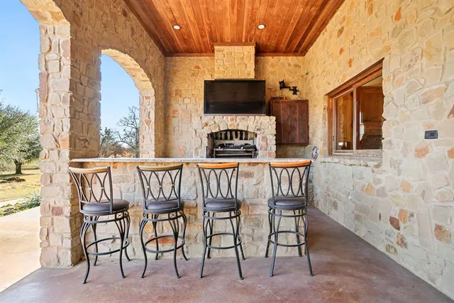 $3,999,999 | 1561 Fm 934, Blum, TX 76627