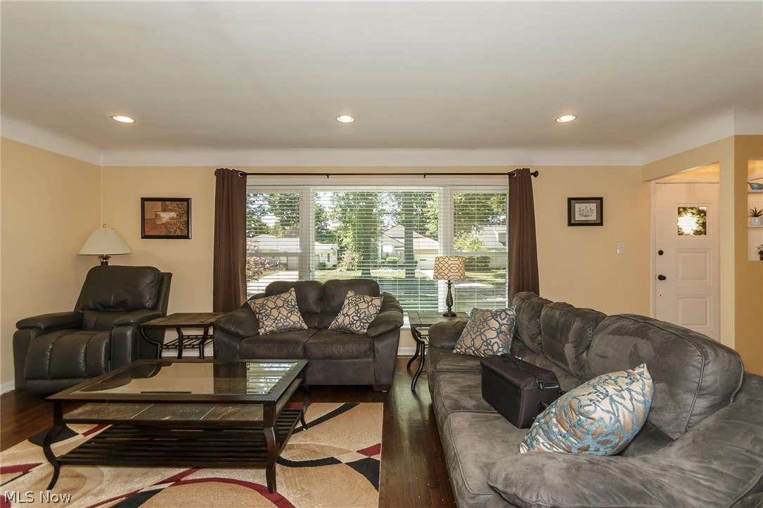 1107 Haverston Road Lyndhurst, OH 44124 - Photo 3 of 30