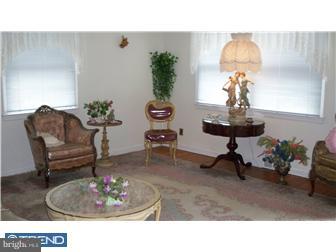 252 Taylor Road Springfield, PA 19064 - Photo 3 of 12 Living Room