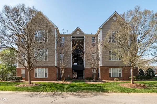 $209,900 | 2511 Huntscroft Lane, Unit 303, Raleigh, NC 27617