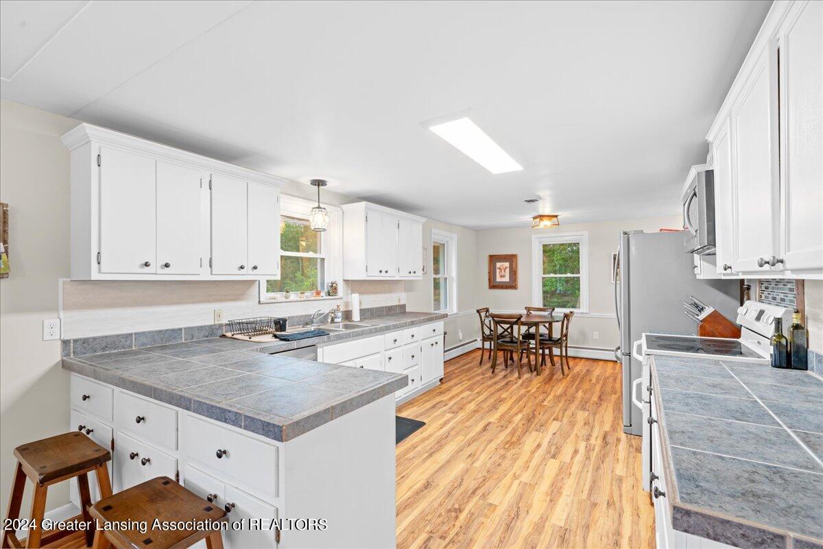 6919 Williams Road Lansing, MI 48911 - Photo 9 of 46 09-Media Jett-40