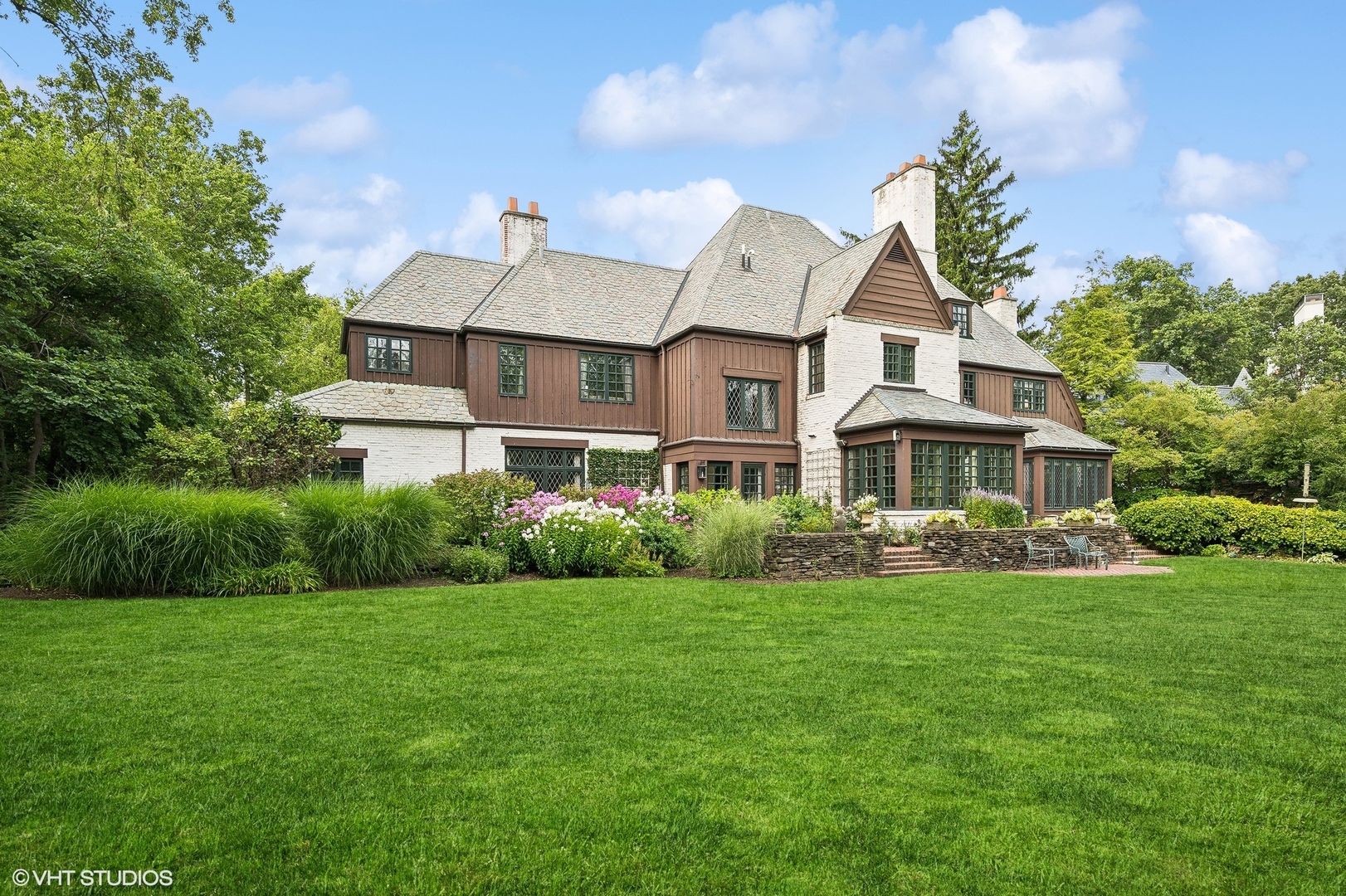 36 Indian Hill Road Winnetka, IL 60093 - Photo 41 of 51 a front view of a house with a garden