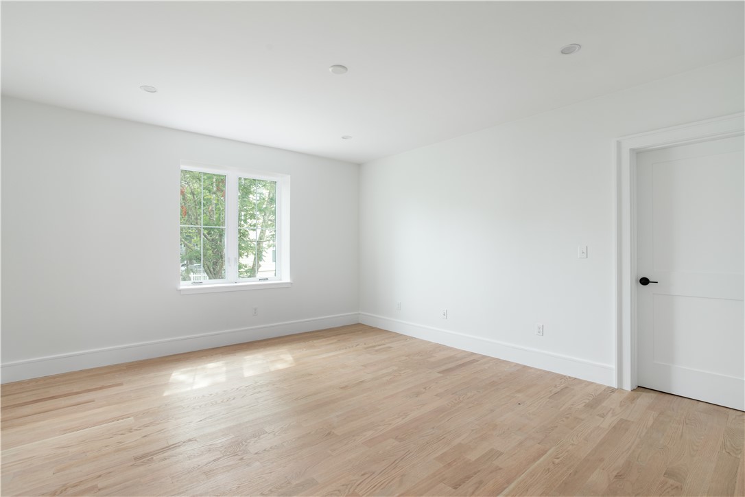 2 Eastnor Road, Unit 1 Newport, RI 02840 - Photo 11 of 20 Gallery Image 11
