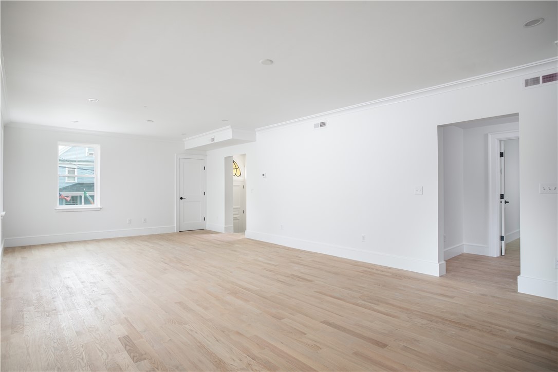2 Eastnor Road, Unit 1 Newport, RI 02840 - Photo 9 of 20 Gallery Image 9