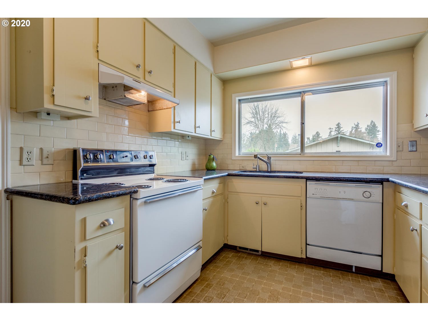 8101 Southwest Locust Street Portland, OR 97223 - Photo 8 of 19 Gallery Image 8