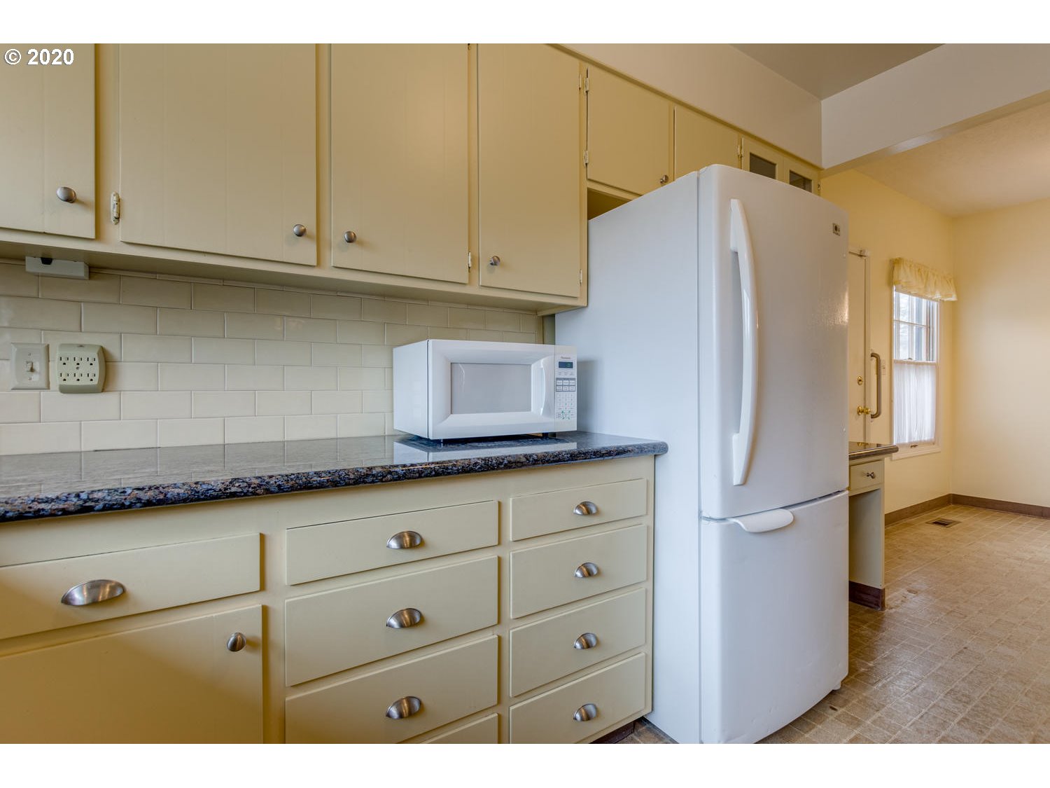 8101 Southwest Locust Street Portland, OR 97223 - Photo 9 of 19 Gallery Image 9