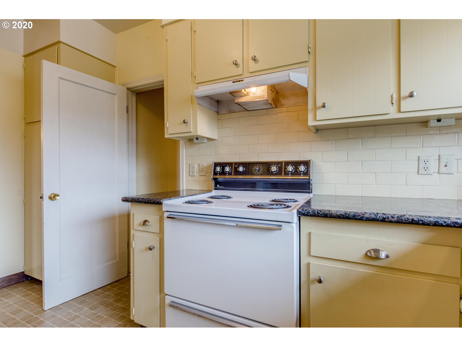 8101 Southwest Locust Street Portland, OR 97223 - Photo 10 of 19 Gallery Image 10