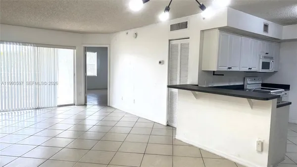 $2,100 | 9640 Northwest 2nd Street, Unit 5204, Pembroke Pines, FL 33024