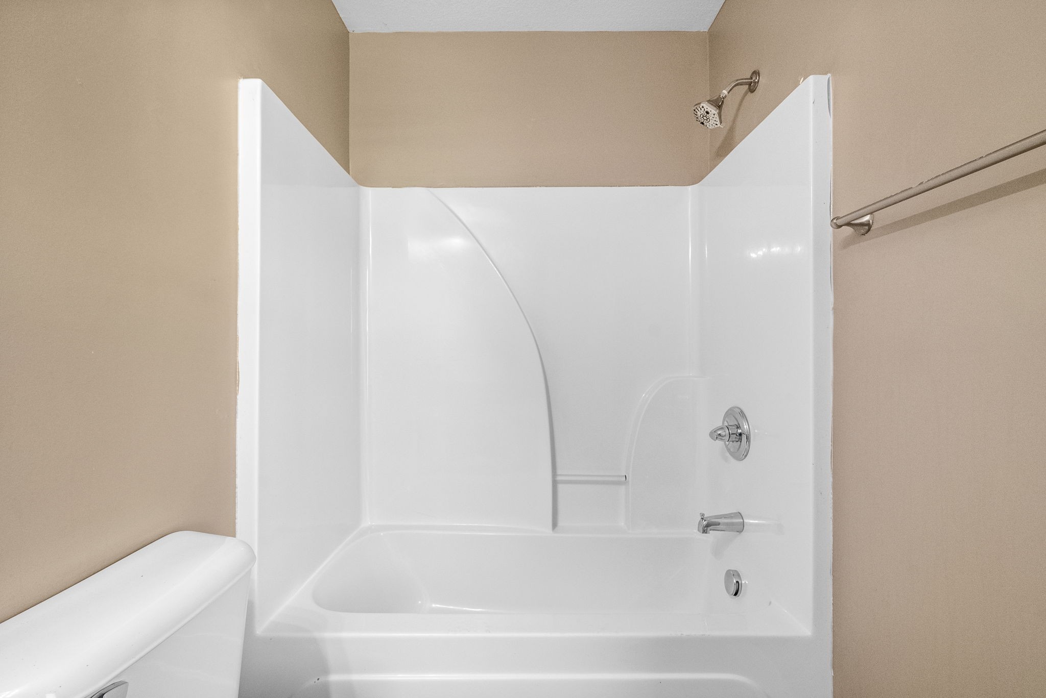 1769 Spring Water Drive, Unit C Clarksville, TN 37040 - Photo 17 of 25 a bathroom with a bathtub