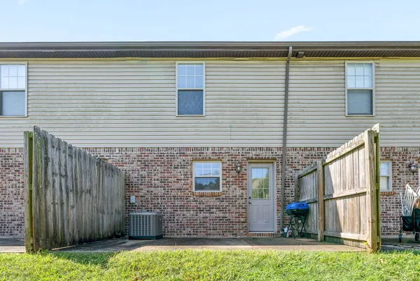 $1,100 | 1769 Spring Water Drive, Unit C, Clarksville, TN 37040
