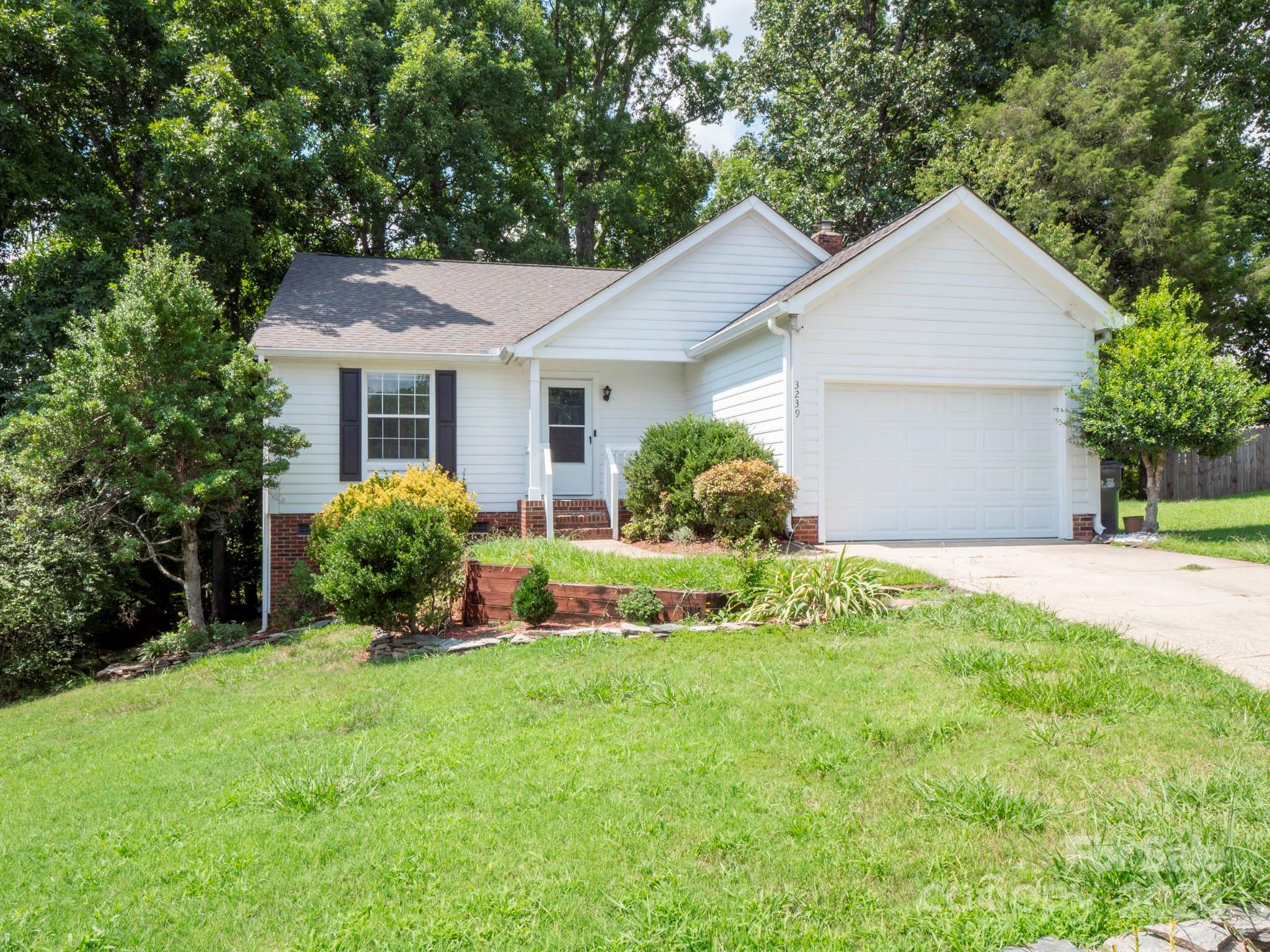 3239 Rheinwood Court Matthews, NC 28105 - Photo 3 of 31 Gallery Image 3