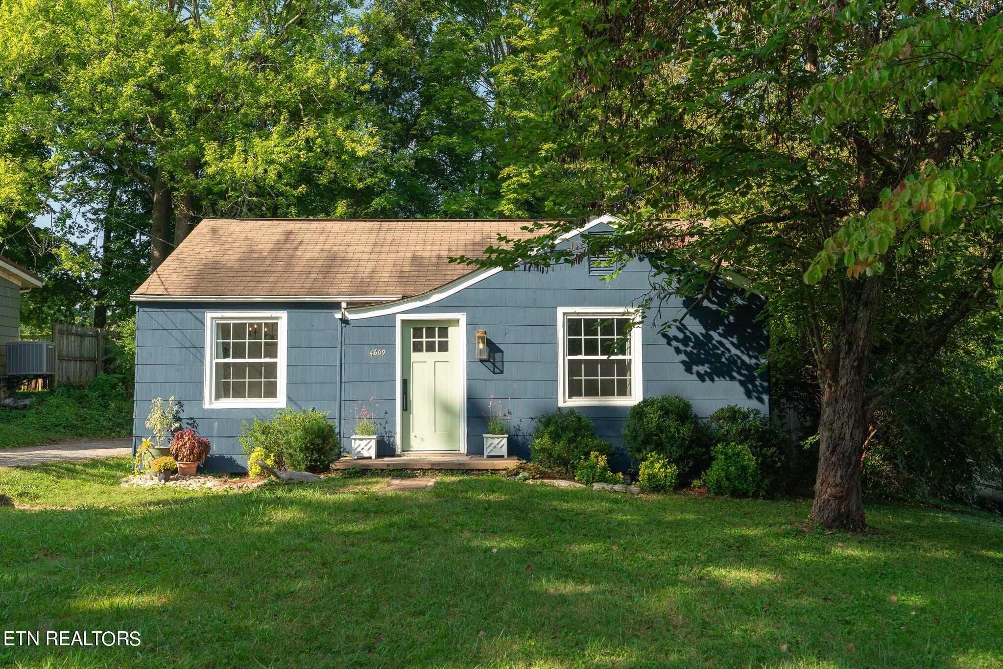 4609 Florence Road Knoxville, TN 37920 - Photo 1 of 16 Front of Home