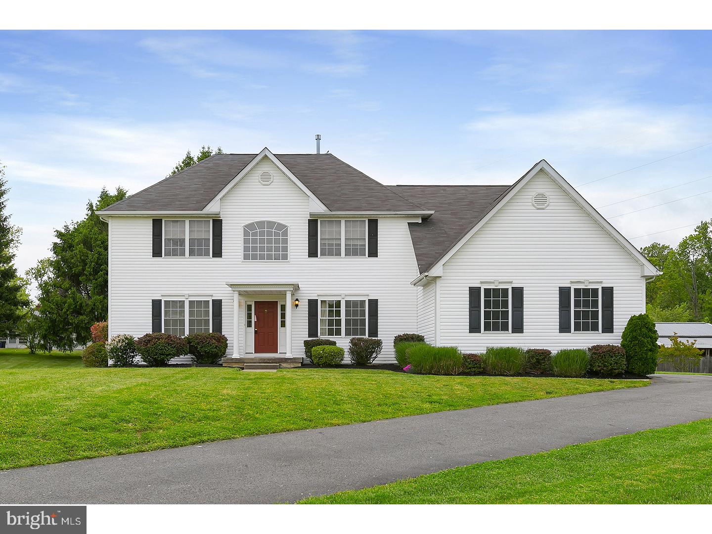 613 Devon Court Mickleton, NJ 08056 - Photo 1 of 25 Exterior Front