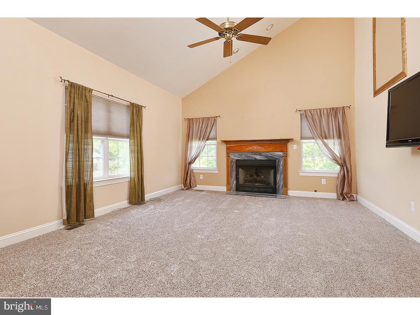 613 Devon Court Mickleton, NJ 08056 - Photo 8 of 25 Family Room