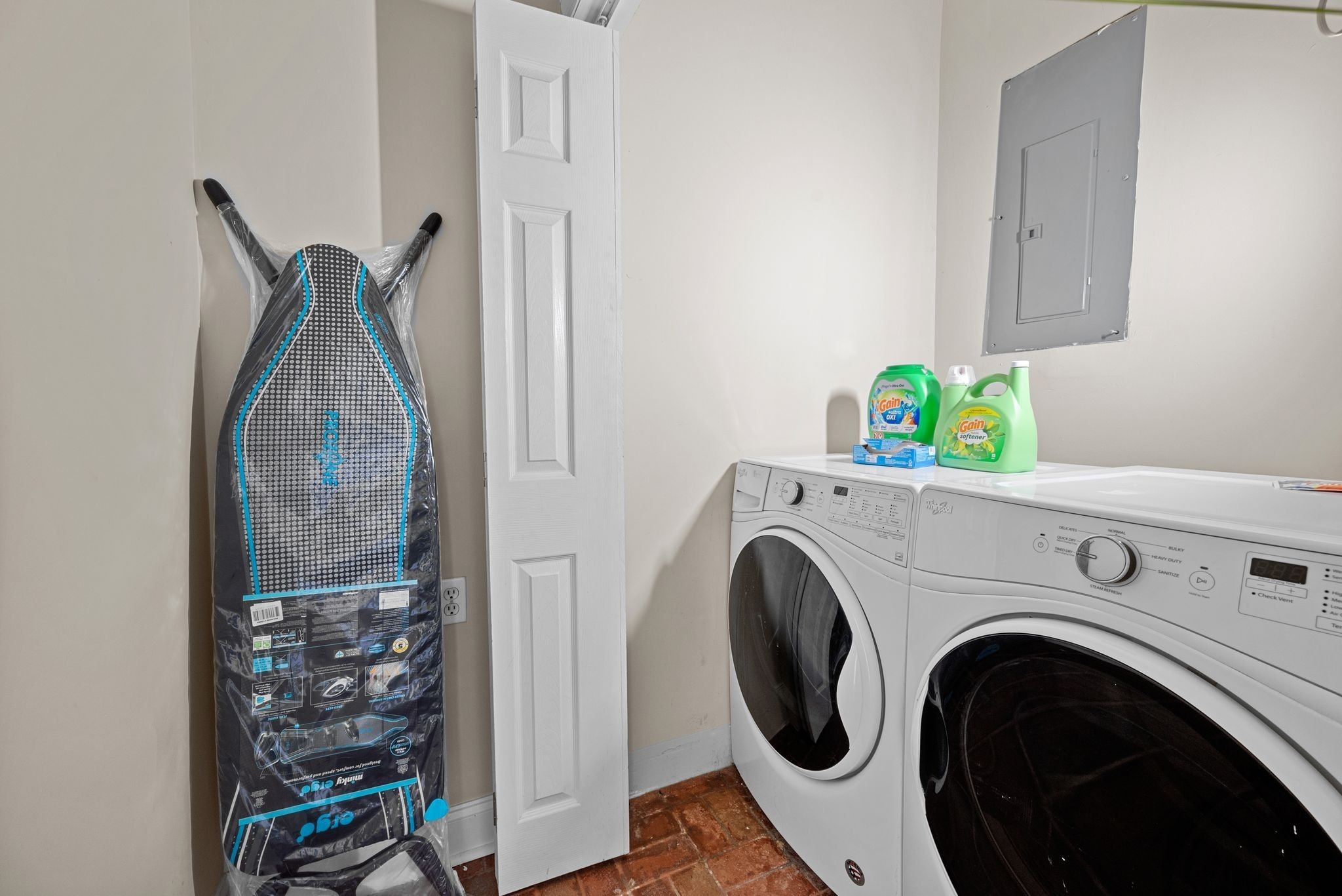 816 Inverness Avenue Nashville, TN 37204 - Photo 14 of 39 a utility room with dryer and washer