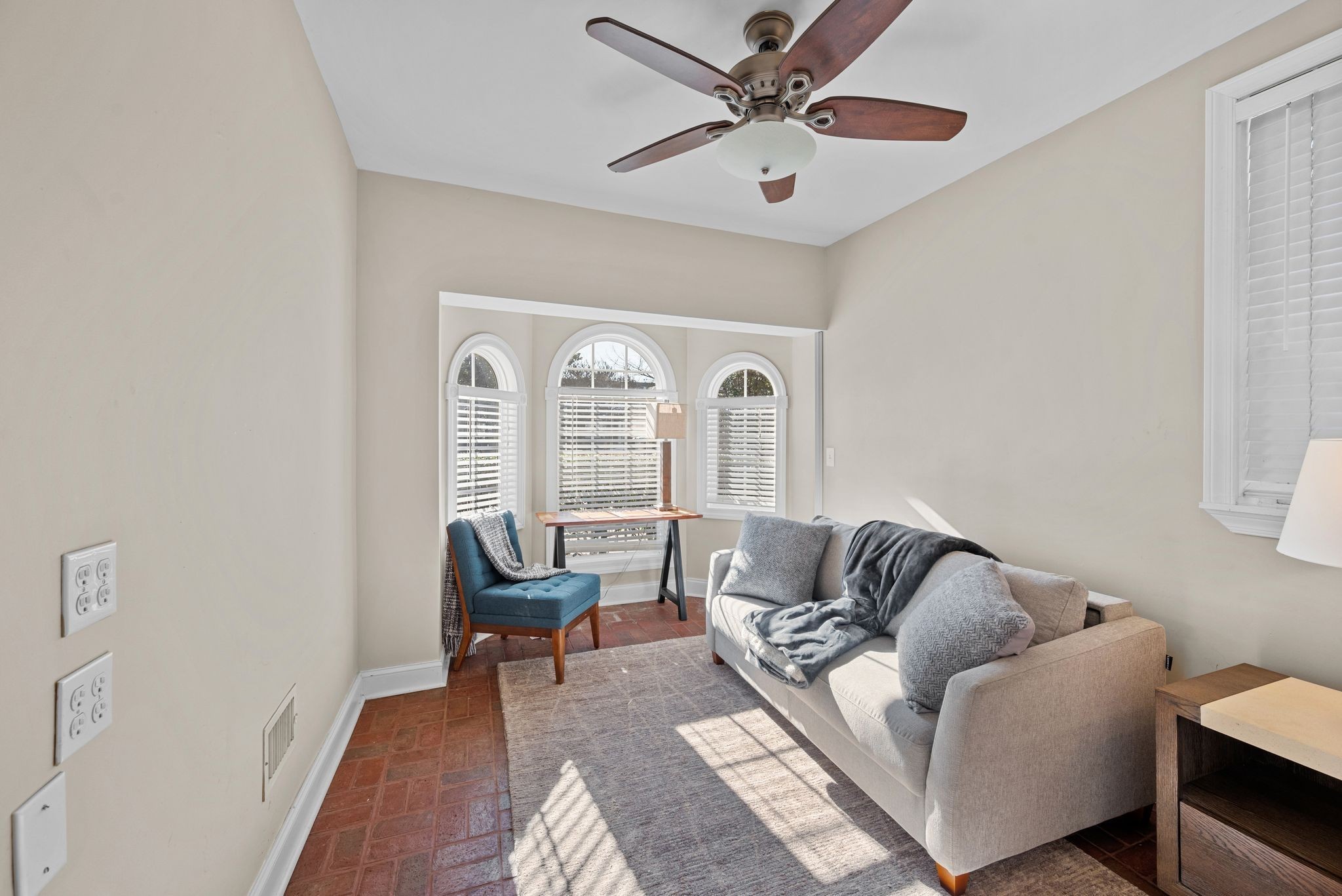 816 Inverness Avenue Nashville, TN 37204 - Photo 15 of 39 a living room with furniture and a potted plant
