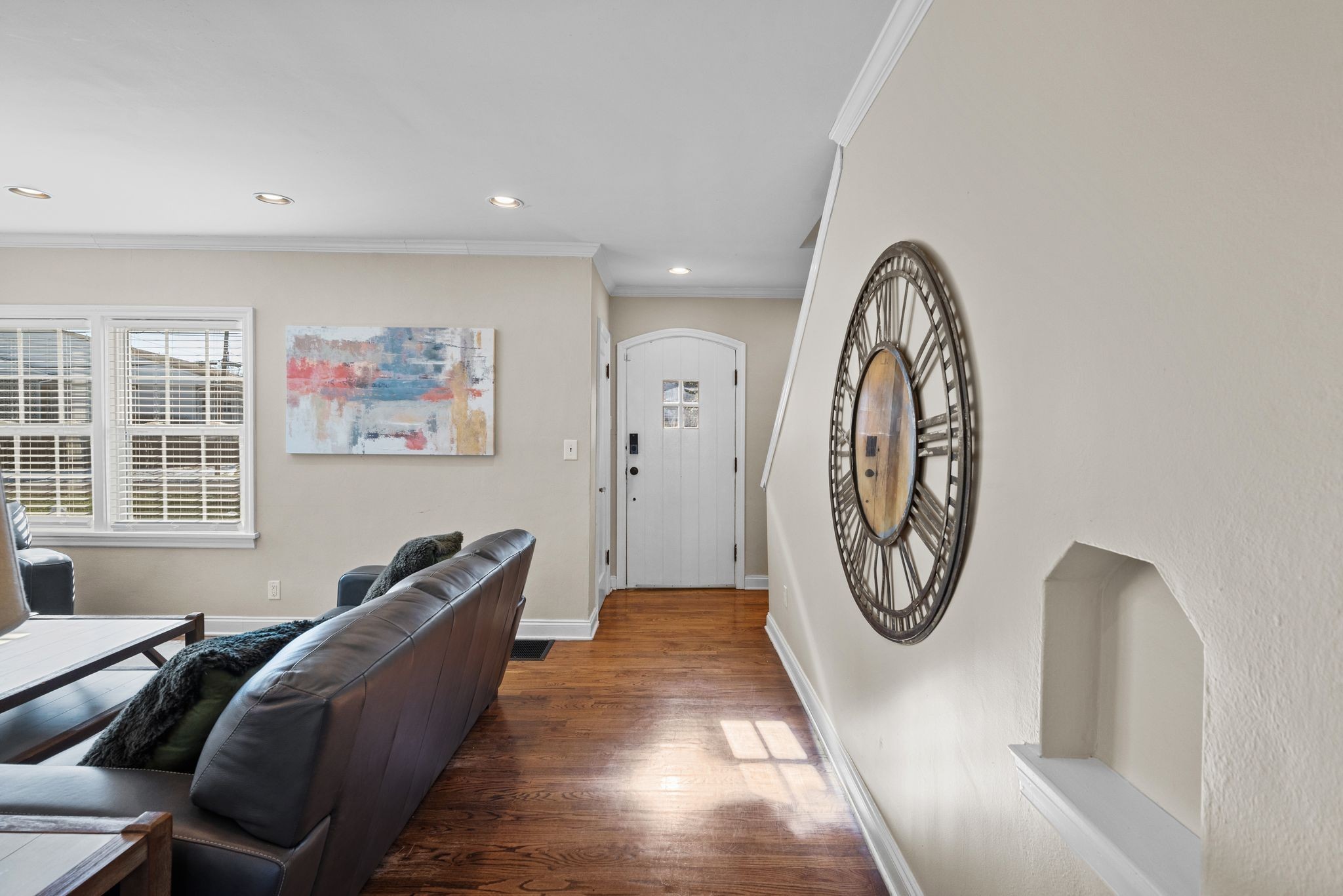 816 Inverness Avenue Nashville, TN 37204 - Photo 8 of 39 a very nice looking room with a large window