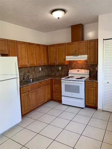 $2,050 | 452 Southwest 10th Street, Unit 3, Miami, FL 33130