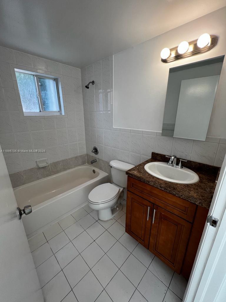452 Southwest 10th Street, Unit 3 Miami, FL 33130 - Photo 6 of 16