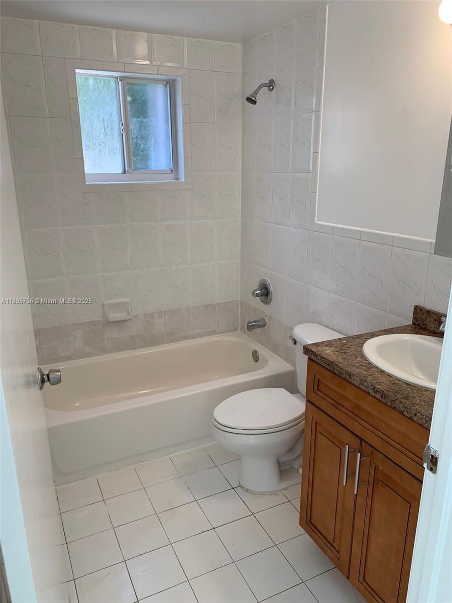 452 Southwest 10th Street, Unit 3 Miami, FL 33130 - Photo 7 of 16