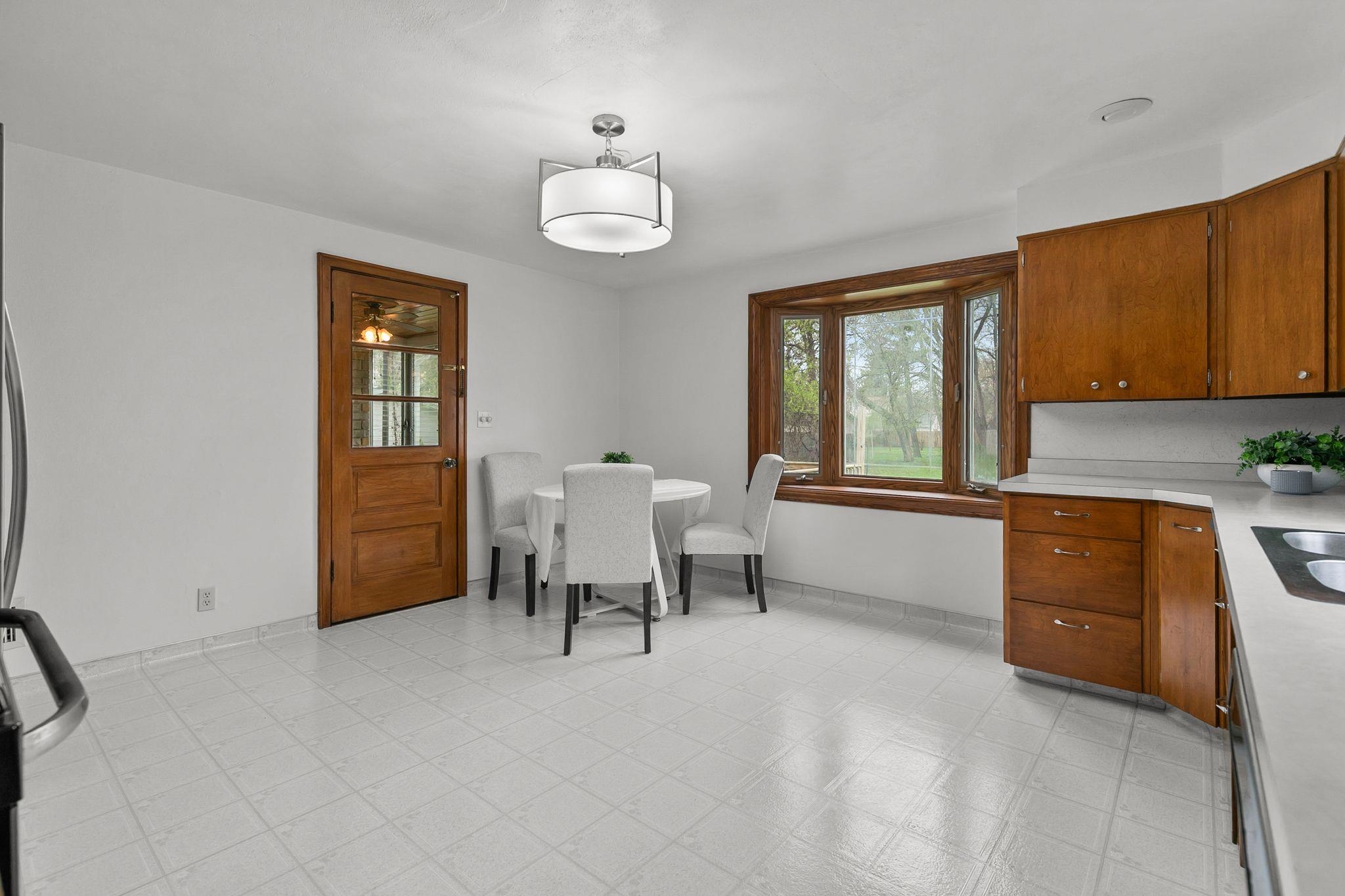 319 South Spruce Street Appleton, WI 54914 - Photo 2 of 32