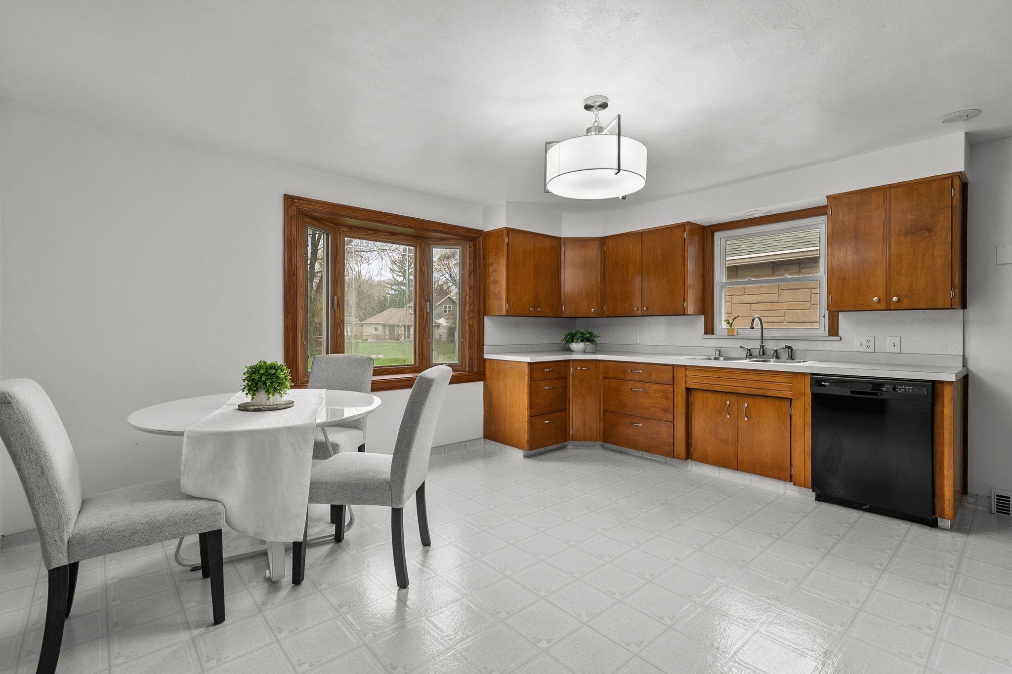 319 South Spruce Street Appleton, WI 54914 - Photo 5 of 32
